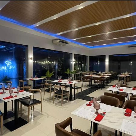 Luisita Central Park Hotel Tarlac City Ngoại thất bức ảnh