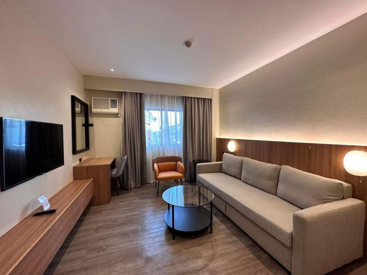 Luisita Central Park Hotel Tarlac City Ngoại thất bức ảnh