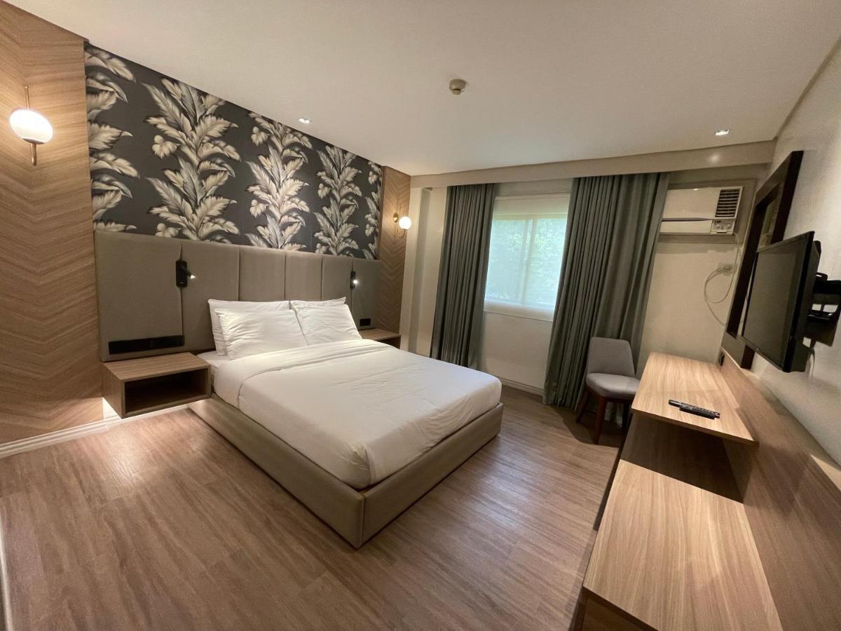 Luisita Central Park Hotel Tarlac City Ngoại thất bức ảnh
