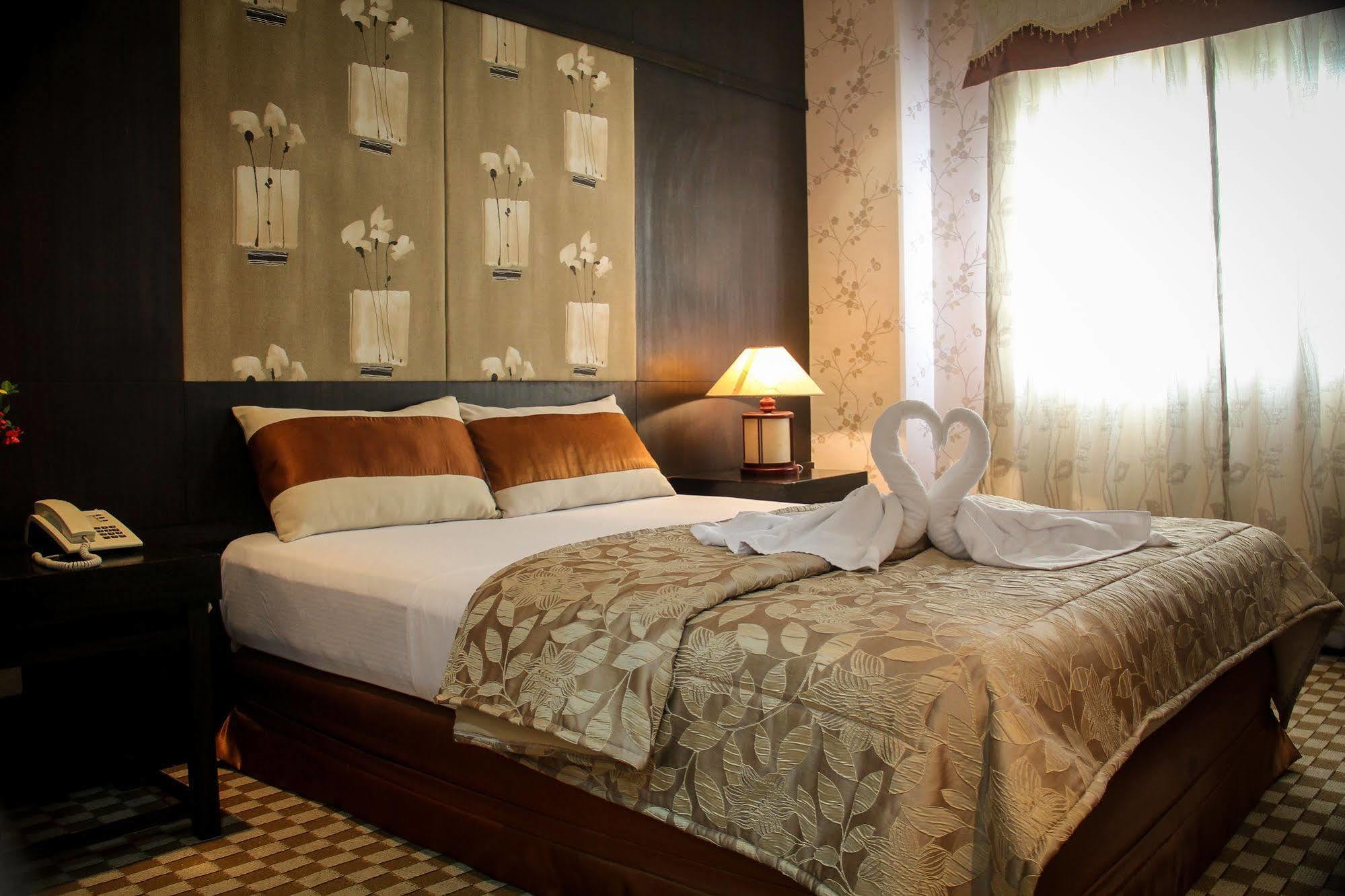 Luisita Central Park Hotel Tarlac City Ngoại thất bức ảnh
