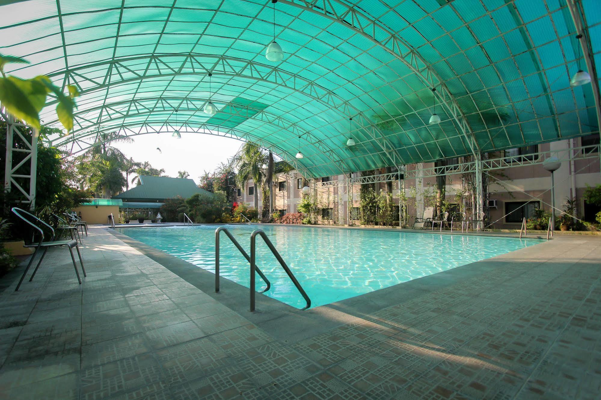 Luisita Central Park Hotel Tarlac City Ngoại thất bức ảnh